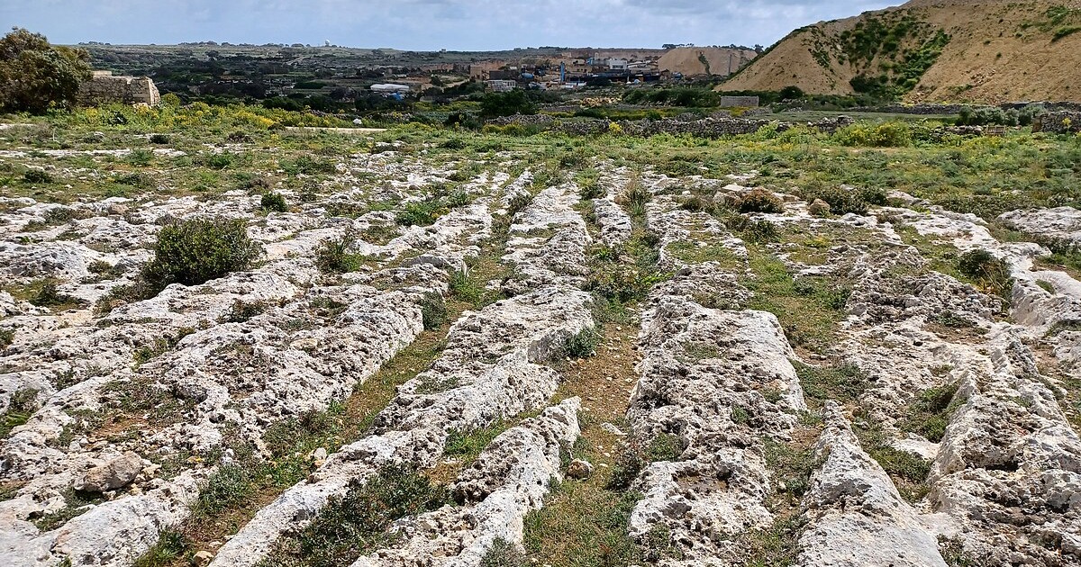 Malta’s Cart Ruts: Prehistoric Parallel Grooves That Puzzle Archaeologists