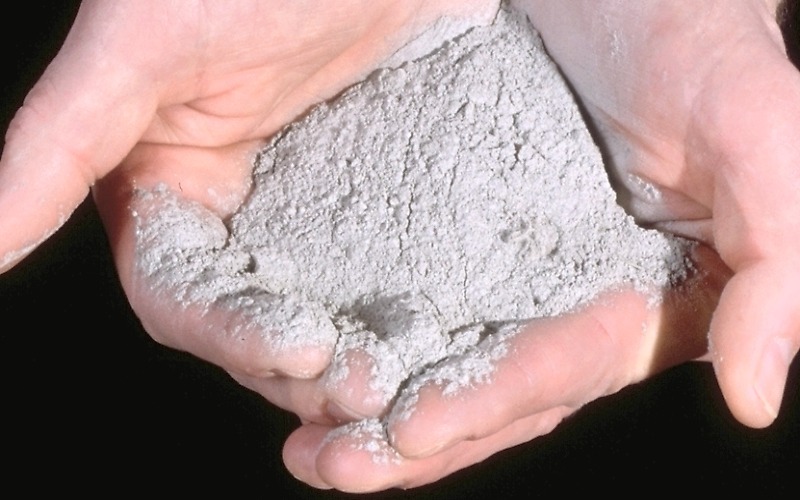 Handful of reddish-brown pozzolana (volcanic ash).